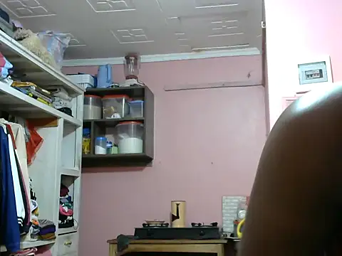 slender-qwene online show from March 4, 8:22 am