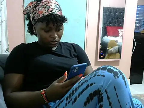 Snapshot of slender-qwene chatting on April 25, 5:21 pm slender-qwene online show from April 25, 5:21 pm
