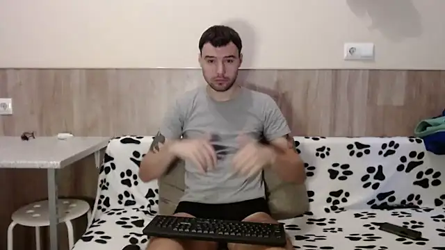 Snapshot of 28nick28 chatting on December 19, 8:13 am 28nick28 online show from December 19, 8:13 am