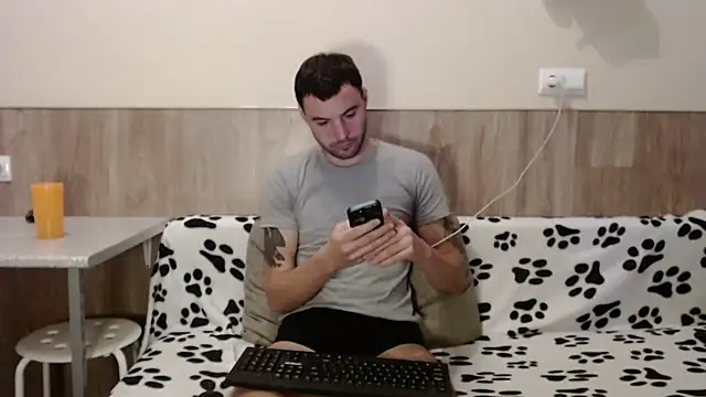 Snapshot of 28nick28 chatting on December 19, 12:12 pm 28nick28 online show from December 19, 12:12 pm