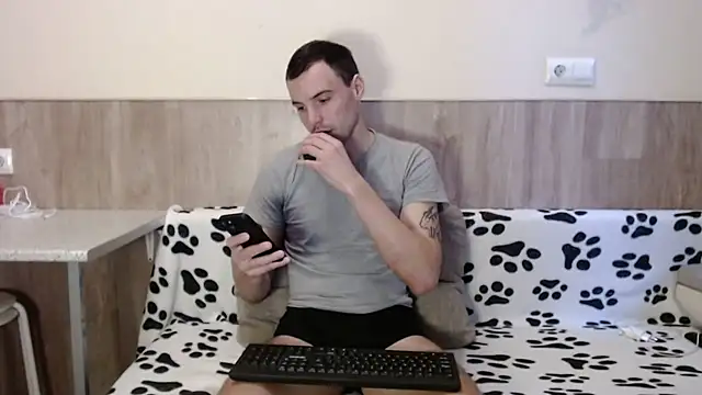 Snapshot of 28nick28 chatting on February 13, 1:37 pm 28nick28 online show from February 13, 1:37 pm