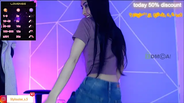 lilylouisee online show from December 3, 8:19 pm