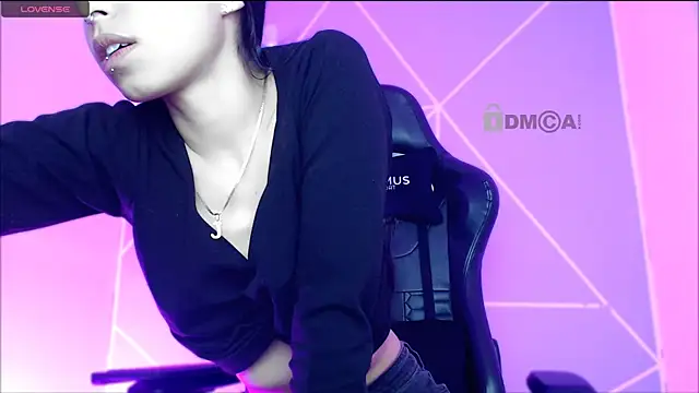 lilylouisee online show from November 14, 7:06 pm