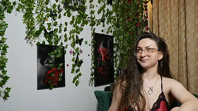 NaughtYHomemadE online show from November 14, 9:57 am