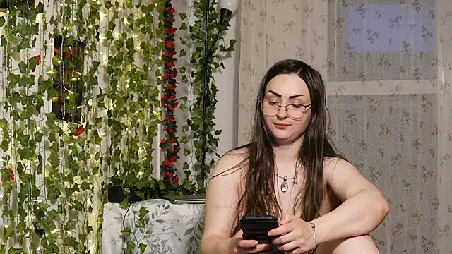 NaughtYHomemadE online show from May 17, 6:52 pm