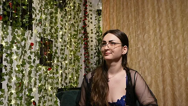 NaughtYHomemadE online show from June 17, 11:20 am