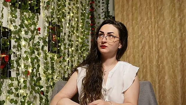 NaughtYHomemadE online show from June 19, 10:32 am