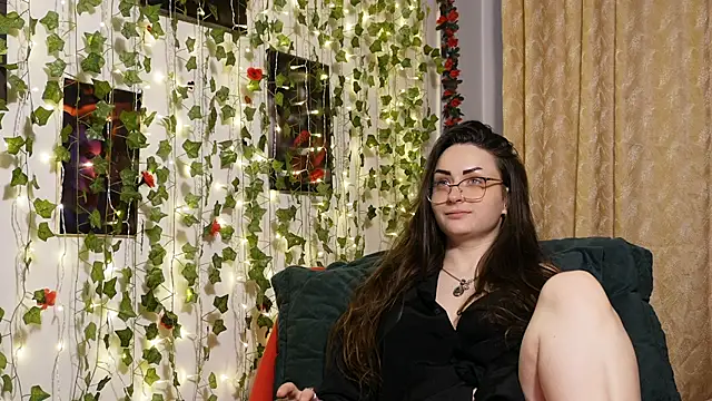 Snapshot of NaughtYHomemadE chatting on January 11, 10:11 am NaughtYHomemadE online show from January 11, 10:11 am