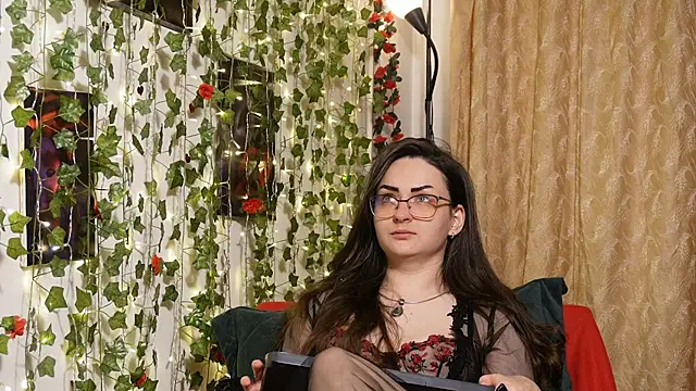 NaughtYHomemadE online show from March 19, 8:36 am