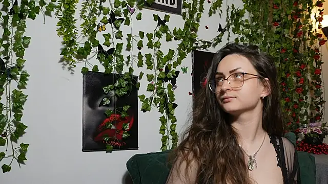 NaughtYHomemadE online show from November 7, 2:32 pm