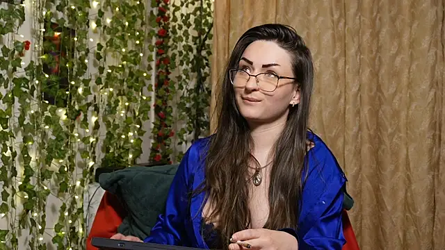 NaughtYHomemadE online show from May 3, 6:33 pm