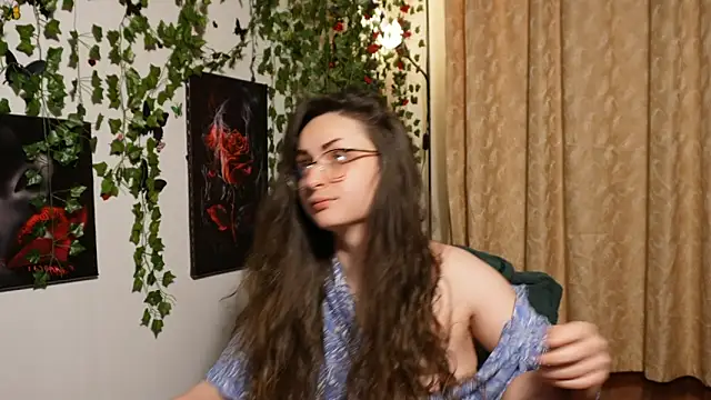 NaughtYHomemadE online show from October 25, 5:24 pm