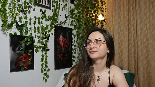 NaughtYHomemadE online show from October 24, 8:46 am