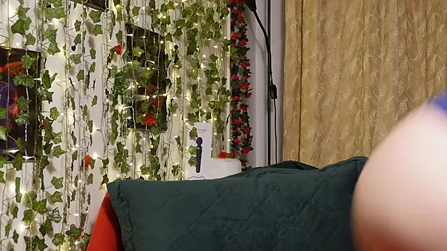 Snapshot of NaughtYHomemadE chatting on February 15, 7:42 am NaughtYHomemadE online show from February 15, 7:42 am