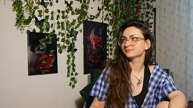 NaughtYHomemadE online show from October 21, 12:04 pm