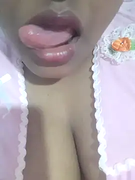 Snapshot of Shanaya_Nice chatting on December 2, 2:03 pm Shanaya Nice online show from December 2, 2:03 pm