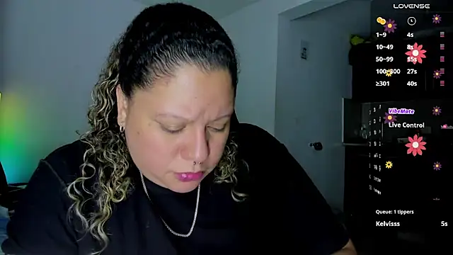 Snapshot of mariana_maze chatting on March 8, 9:28 am mariana maze online show from March 8, 9:28 am