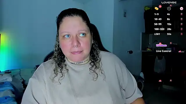 Snapshot of mariana_maze chatting on February 16, 5:15 am mariana maze online show from February 16, 5:15 am