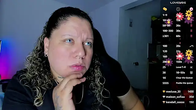 Snapshot of mariana_maze chatting on March 15, 9:41 am mariana maze online show from March 15, 9:41 am