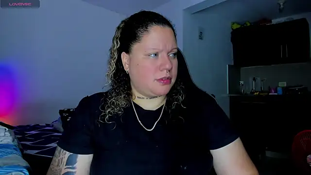 Snapshot of mariana_maze chatting on February 3, 7:51 am mariana maze online show from February 3, 7:51 am