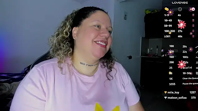 Snapshot of mariana_maze chatting on March 6, 5:24 am mariana maze online show from March 6, 5:24 am