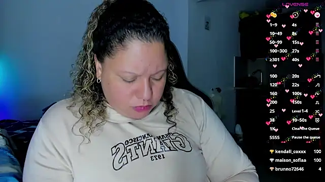 Snapshot of mariana_maze chatting on February 8, 11:55 am mariana maze online show from February 8, 11:55 am