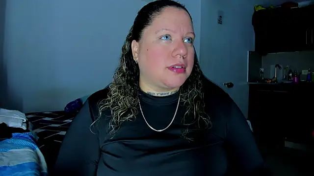 Snapshot of mariana_maze chatting on January 17, 11:07 pm mariana maze online show from January 17, 11:07 pm