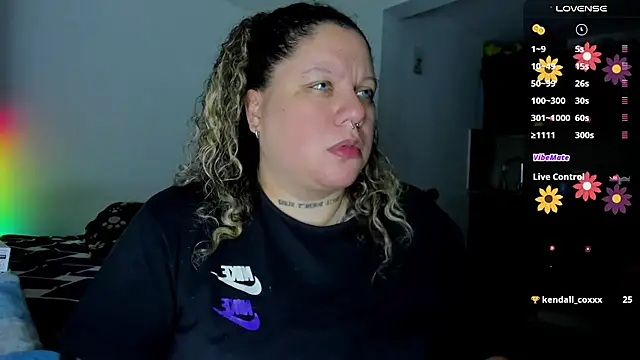 Snapshot of mariana_maze chatting on March 21, 5:43 am mariana maze online show from March 21, 5:43 am
