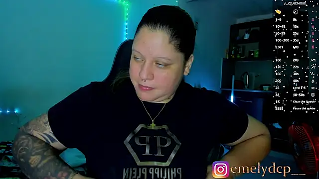 Snapshot of mariana_maze chatting on June 18, 5:06 am mariana maze online show from June 18, 5:06 am