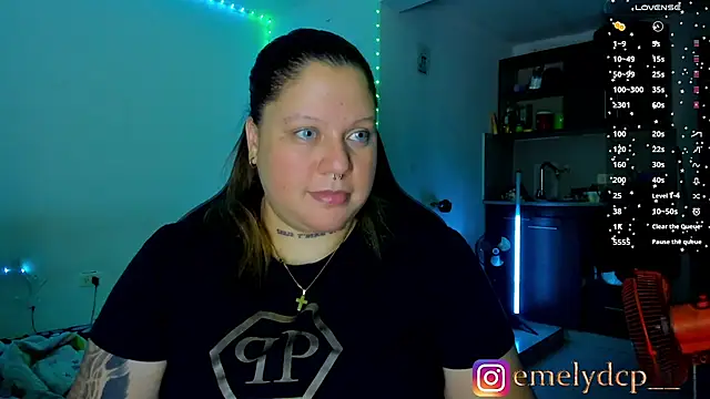 Snapshot of mariana_maze chatting on June 17, 6:02 am mariana maze online show from June 17, 6:02 am
