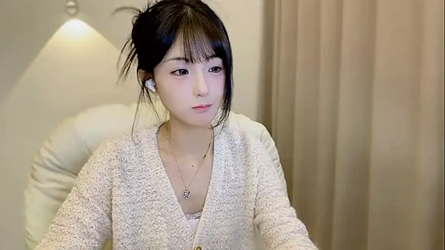 Snapshot of SHUIshui_ chatting on October 19, 7:44 am SHUIshui online show from October 19, 7:44 am