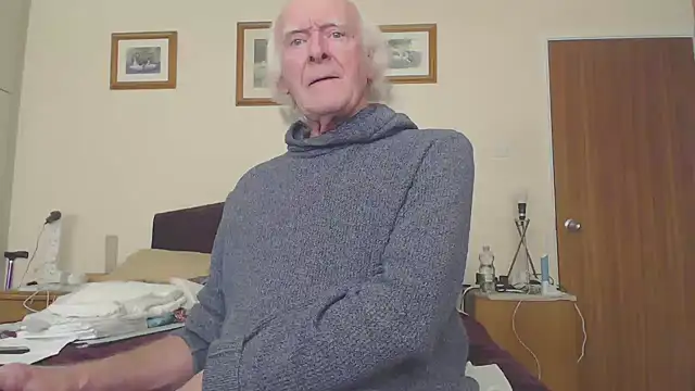 Snapshot of WaverlyKernow chatting on February 26, 4:05 pm WaverlyKernow online show from February 26, 4:05 pm