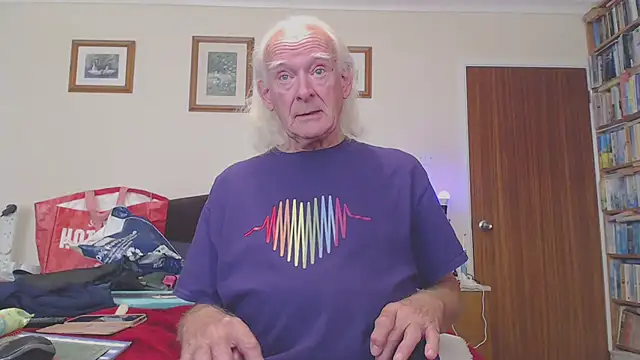 Snapshot of WaverlyKernow chatting on September 30, 1:50 pm WaverlyKernow online show from September 30, 1:50 pm