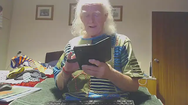 WaverlyKernow online show from February 12, 4:40 pm