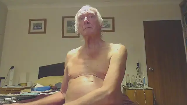 Snapshot of WaverlyKernow chatting on February 1, 3:39 pm WaverlyKernow online show from February 1, 3:39 pm