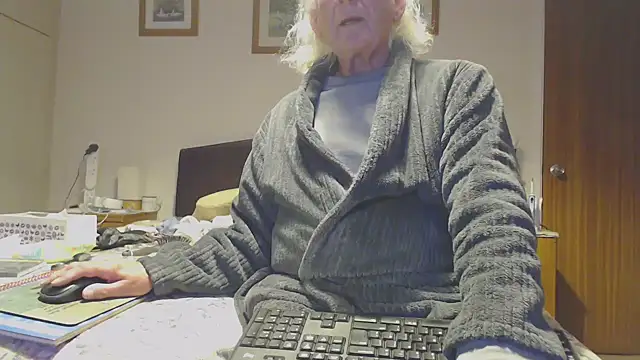 Snapshot of WaverlyKernow chatting on September 16, 6:53 pm WaverlyKernow online show from September 16, 6:53 pm