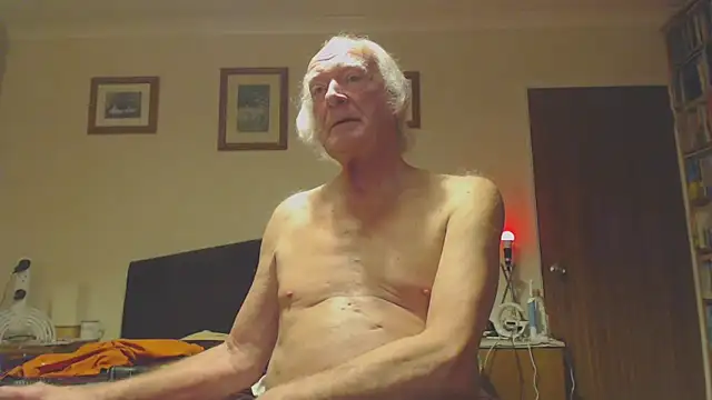 Snapshot of WaverlyKernow chatting on January 26, 11:39 am WaverlyKernow online show from January 26, 11:39 am