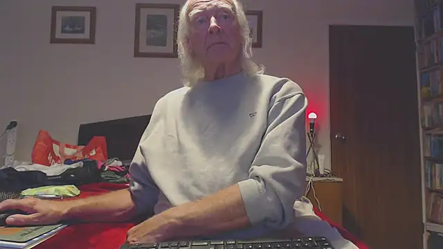 Snapshot of WaverlyKernow chatting on October 3, 11:34 am WaverlyKernow online show from October 3, 11:34 am
