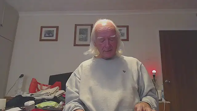 Snapshot of WaverlyKernow chatting on October 4, 12:17 pm WaverlyKernow online show from October 4, 12:17 pm