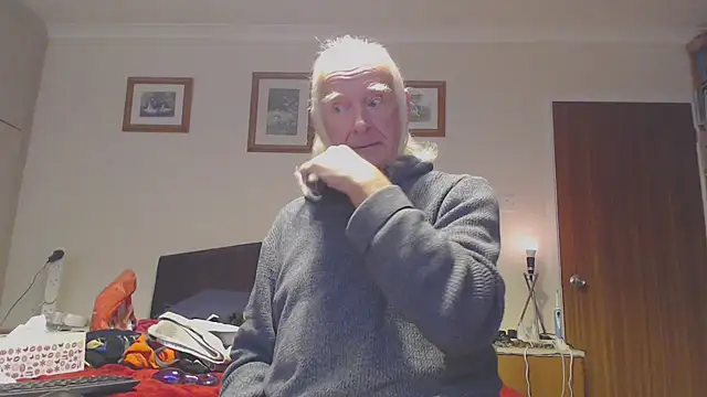 Snapshot of WaverlyKernow chatting on October 15, 1:30 pm WaverlyKernow online show from October 15, 1:30 pm