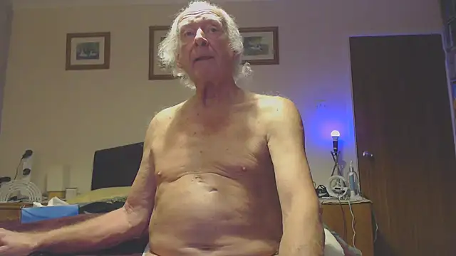 Snapshot of WaverlyKernow chatting on January 20, 7:58 am WaverlyKernow online show from January 20, 7:58 am