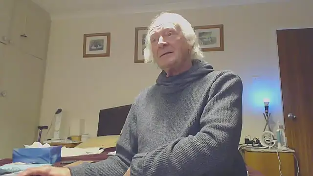 Snapshot of WaverlyKernow chatting on January 27, 2:24 pm WaverlyKernow online show from January 27, 2:24 pm