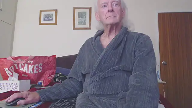 Snapshot of WaverlyKernow chatting on September 22, 8:53 am WaverlyKernow online show from September 22, 8:53 am