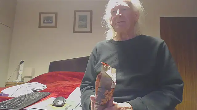 WaverlyKernow online show from December 15, 3:29 pm