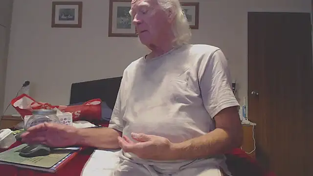 Snapshot of WaverlyKernow chatting on September 27, 11:27 am WaverlyKernow online show from September 27, 11:27 am