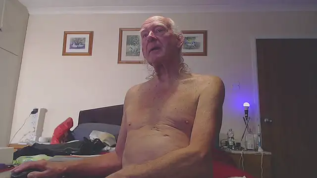 Snapshot of WaverlyKernow chatting on October 5, 11:56 am WaverlyKernow online show from October 5, 11:56 am