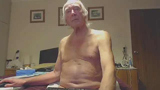 Snapshot of WaverlyKernow chatting on January 20, 2:57 pm WaverlyKernow online show from January 20, 2:57 pm