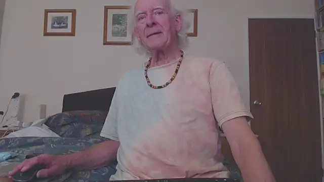Snapshot of WaverlyKernow chatting on March 15, 1:40 pm WaverlyKernow online show from March 15, 1:40 pm