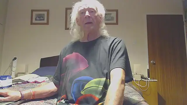 WaverlyKernow online show from April 6, 2:18 am