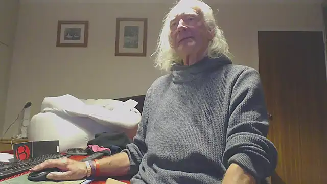 WaverlyKernow online show from October 28, 8:52 pm